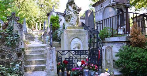  Pere Lachaise Cemetery